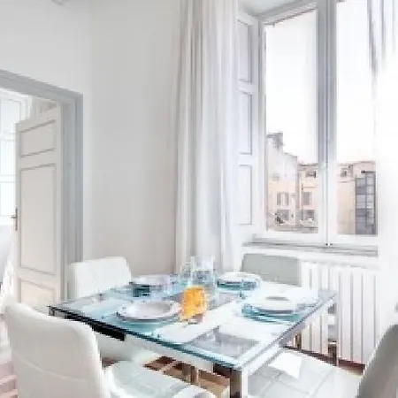 Appartement Bezzecca Suites *